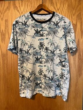 Free Planet Men's Light Gray Tropical Palm Tee with Black Trim